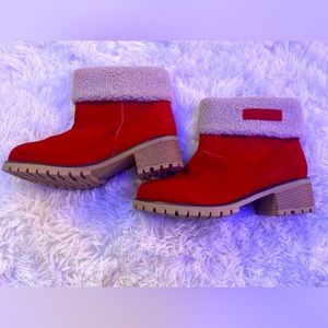 Women’s 9 Plush lined boots
